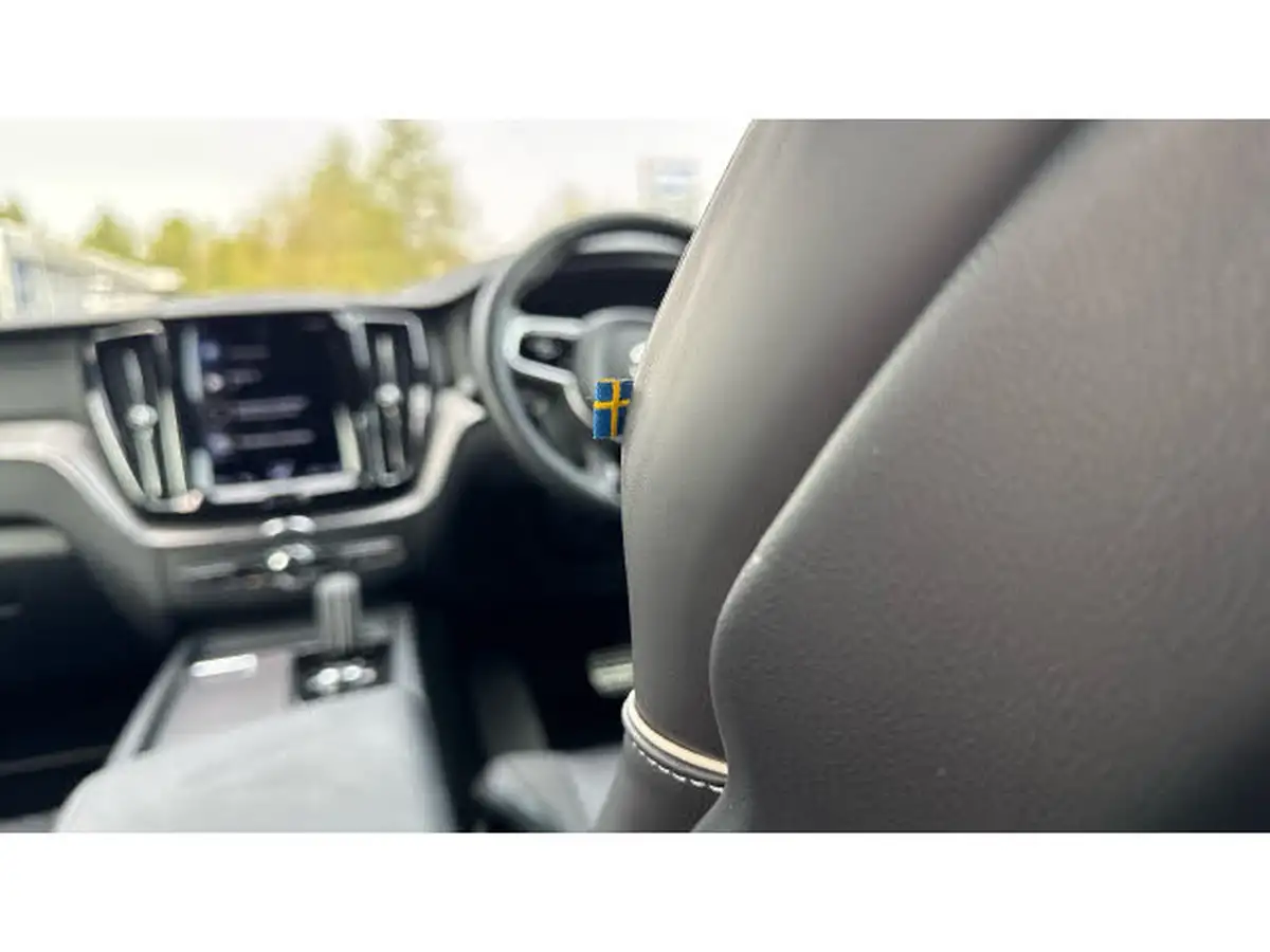 2021-volvo-xc60-20td-b4-r-design-big-21