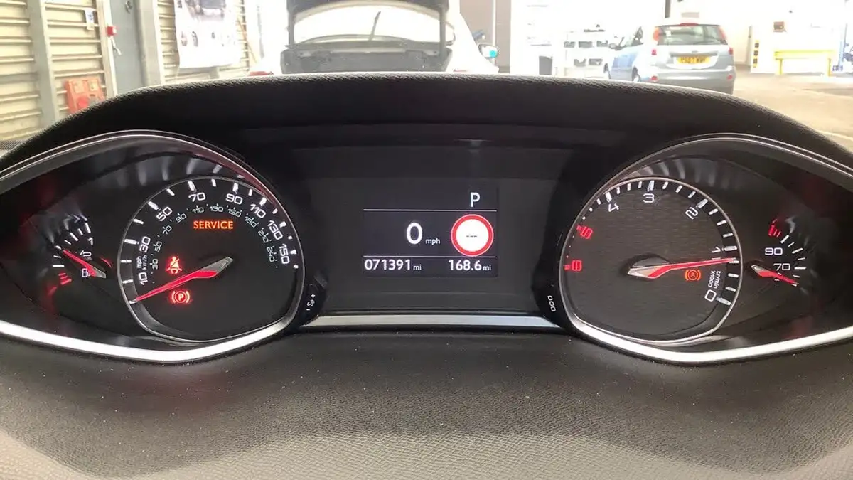 2017-peugeot-308-sw-big-10