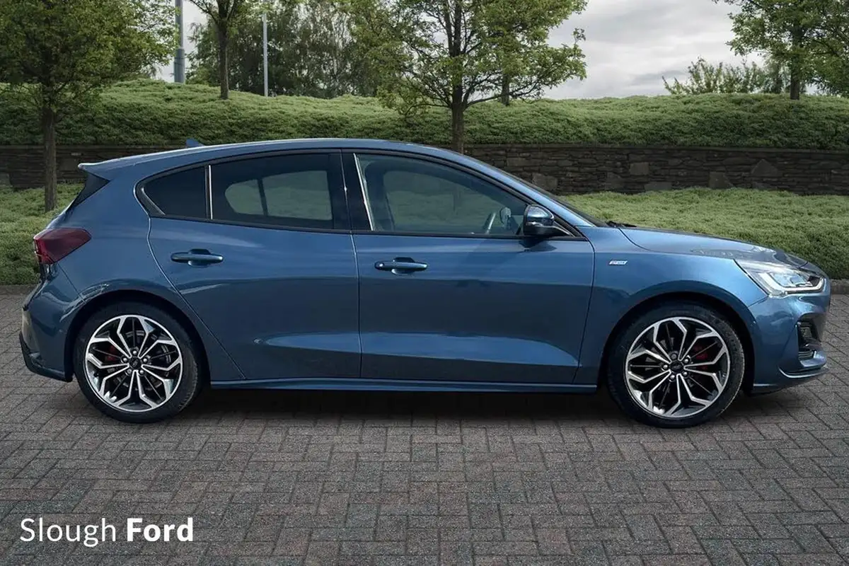 2023-ford-focus-10t-st-line-x-125ps-hybrid-mhev-hatchback-powershift-big-2