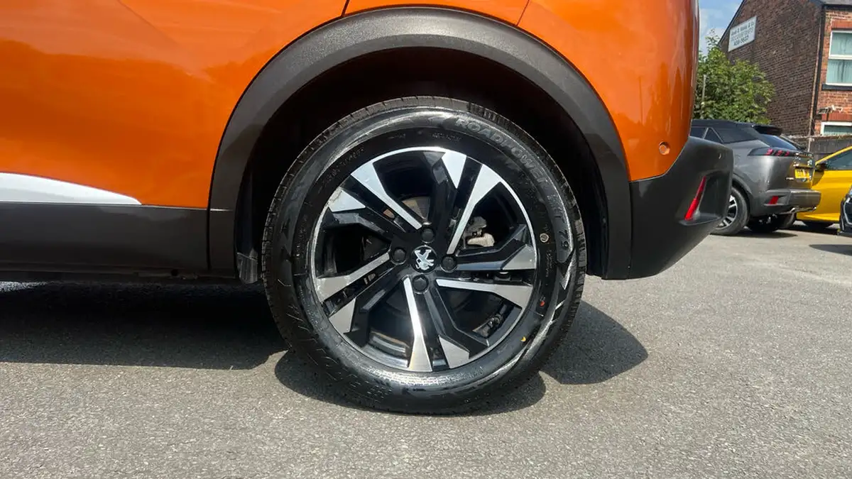 2021-peugeot-2008-suv-e-gt-big-14