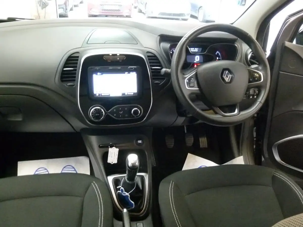 2018-renault-captur-09-tce-iconic-big-18