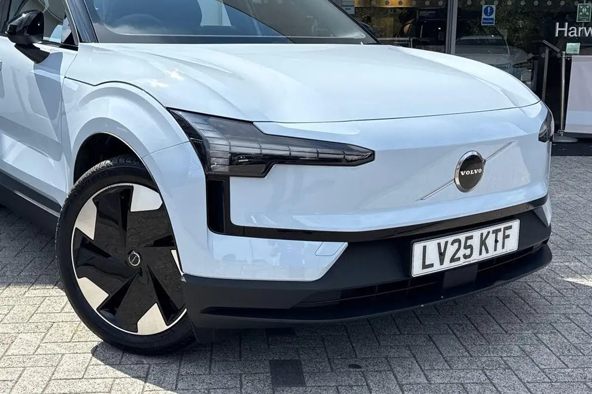 2025-volvo-ex30-e-twin-plus-big-5