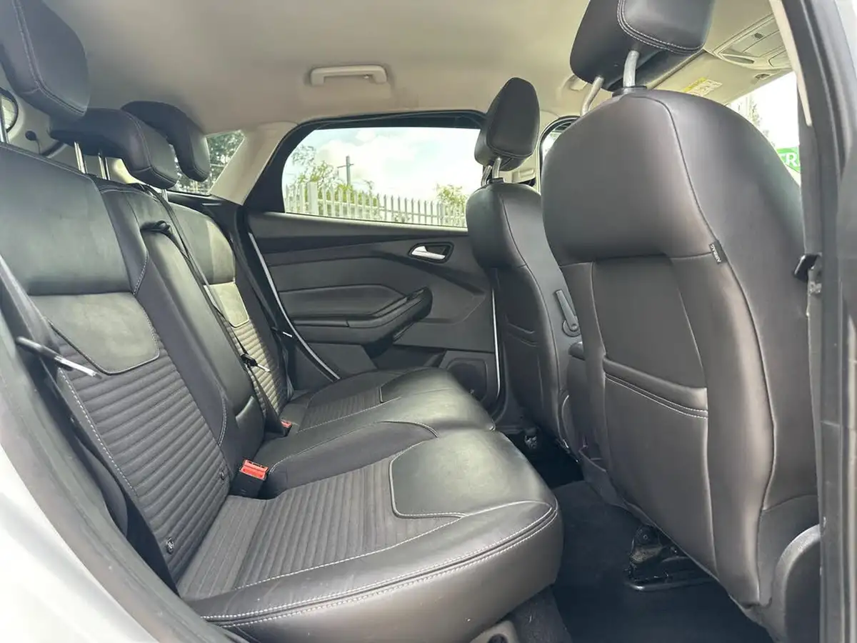 2015-ford-focus-15tdci-titanium-hatchback-big-22