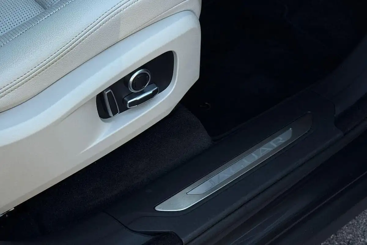 2022-jaguar-f-pace-20-p250-r-dynamic-se-big-43