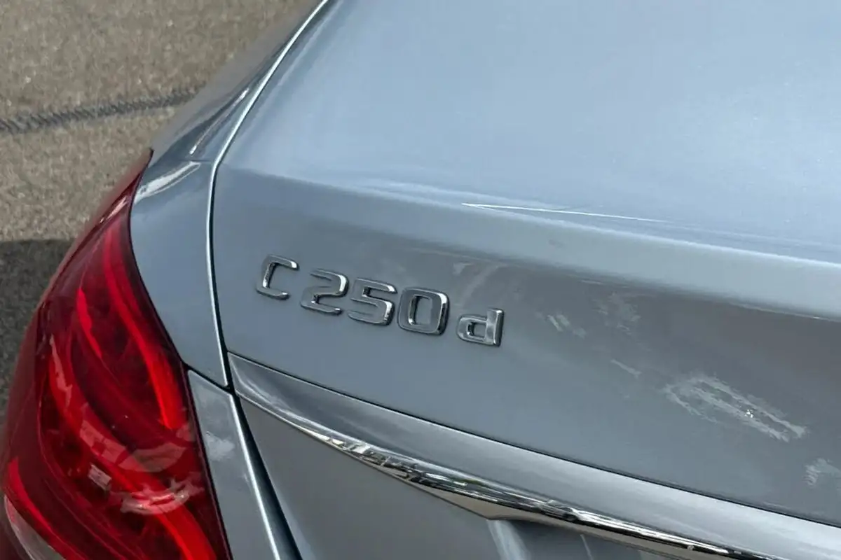 2017-mercedes-benz-c-class-21d-c250d-amg-line-premium-plusss-saloon-4d-9g-tronic-plus-big-31