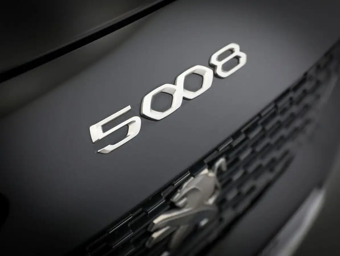 2022-peugeot-5008-suv-15-bluehdi-allure-premium-eat8-big-11