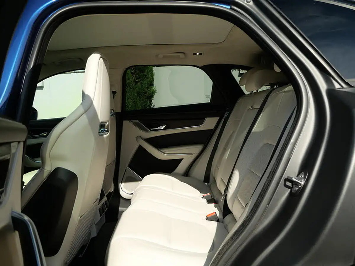 2022-jaguar-f-pace-20-p400e-r-dynamic-hse-big-27