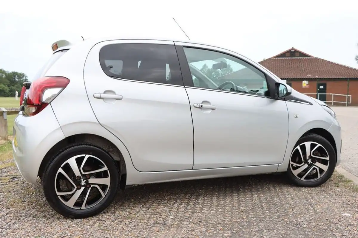 2015-peugeot-108-12-allure-vti-puretech-hatchback-5d-big-11
