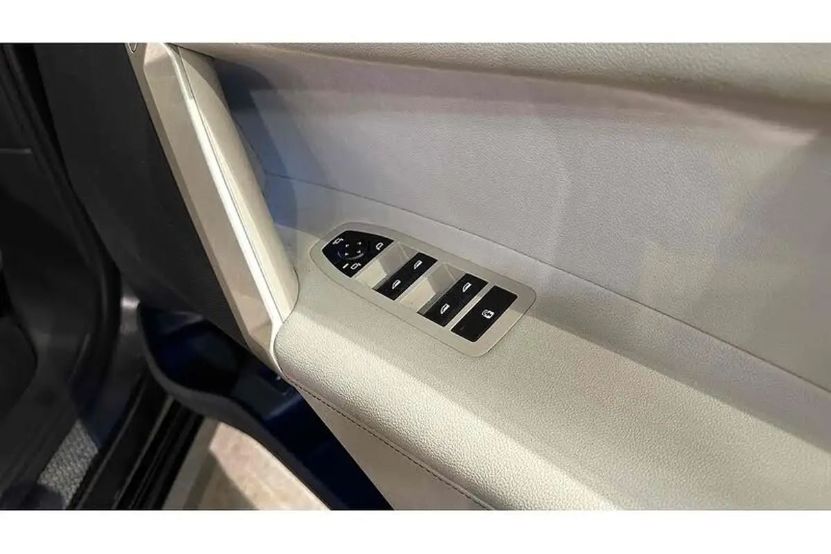 2022-bmw-ix-e-xdrive-40-m-sport-big-36