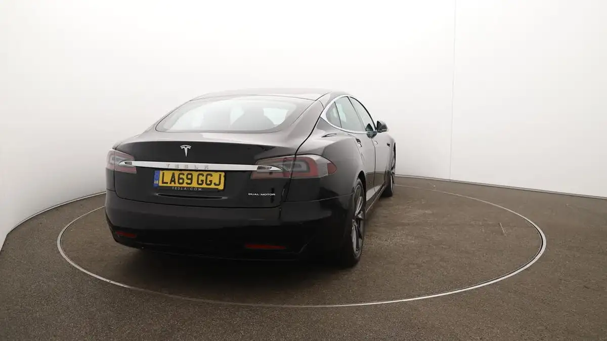 2020-tesla-model-s-e-long-range-big-59
