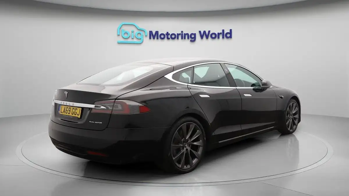 2020-tesla-model-s-e-long-range-big-7
