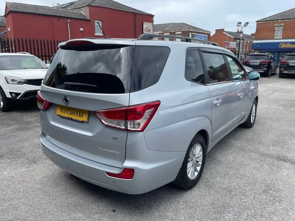 2019-kgm-ssangyong-turismo-22td-ex-big-4