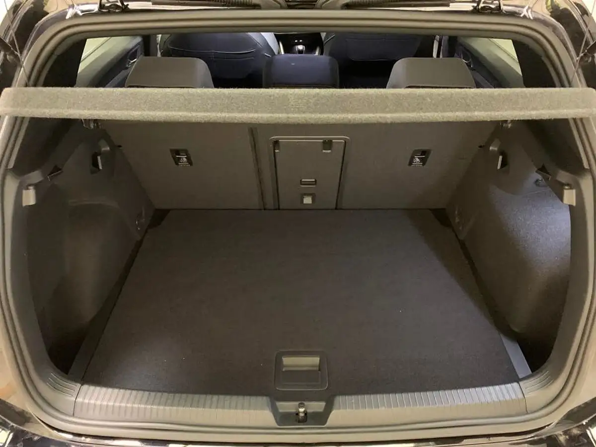 2021-volkswagen-golf-15-tsi-r-line-130ps-hatchback-big-41