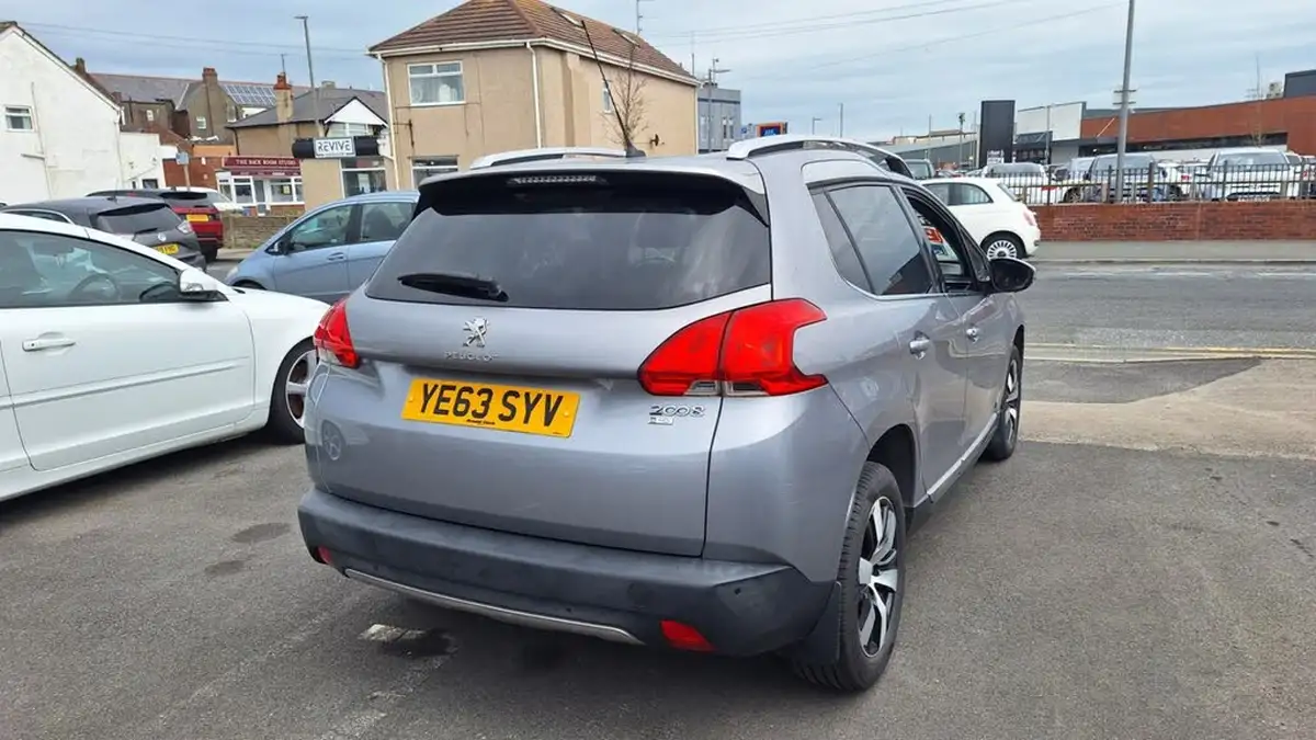 2013-peugeot-2008-crossover-16e-hdi-allure-92bhp-egc-big-3