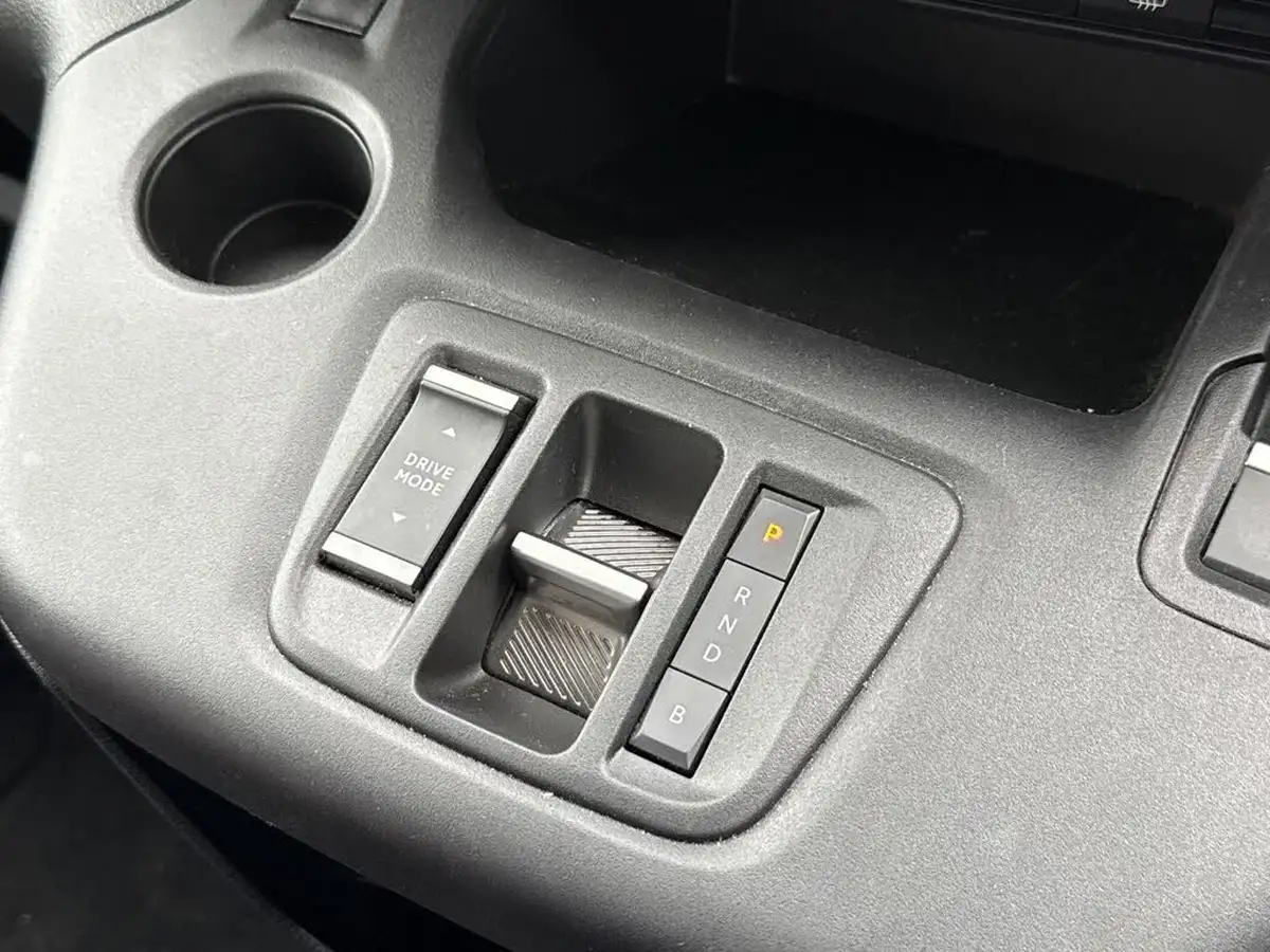 2024-vauxhall-combo-life-e-ultimate-big-18