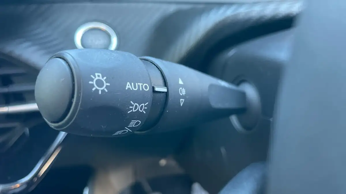 2022-peugeot-208-12-puretech-active-premium-100ps-big-26