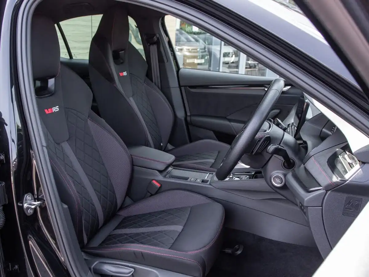 2023-skoda-octavia-20-tsi-vrs-hatchback-dsg-big-33