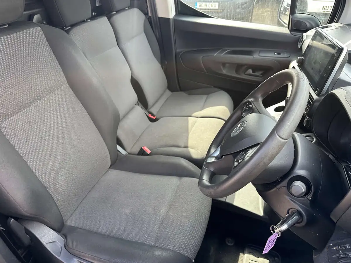 2019-vauxhall-combo-15cdti-sportive-2300-16v-100pseu6dt-l1h1-panel-big-15