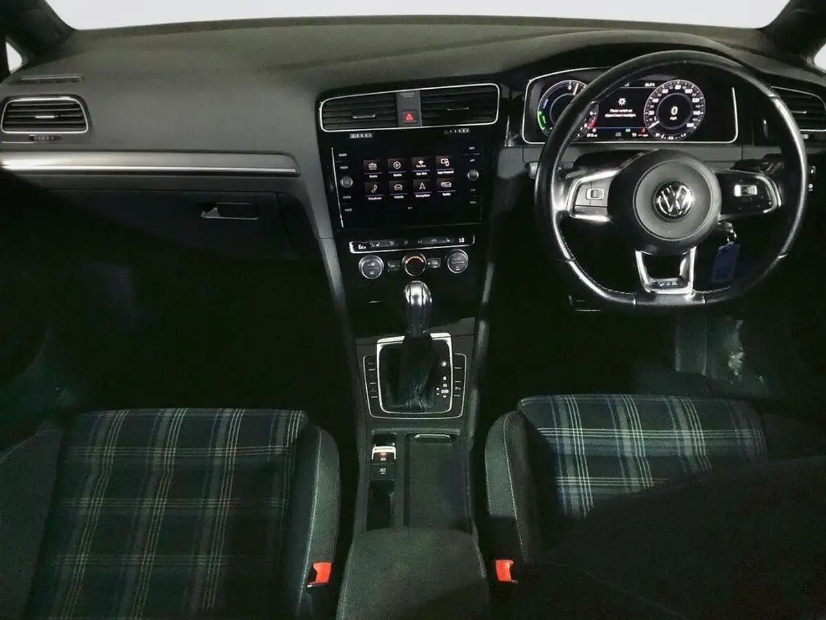 2018-volkswagen-golf-14-tsi-gte-advance-big-2