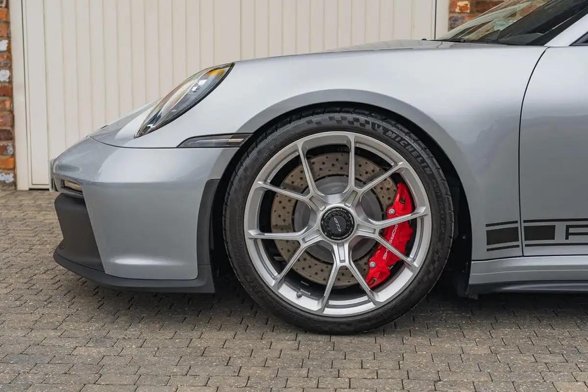 2021-porsche-911-40-gt3-rwd-big-14
