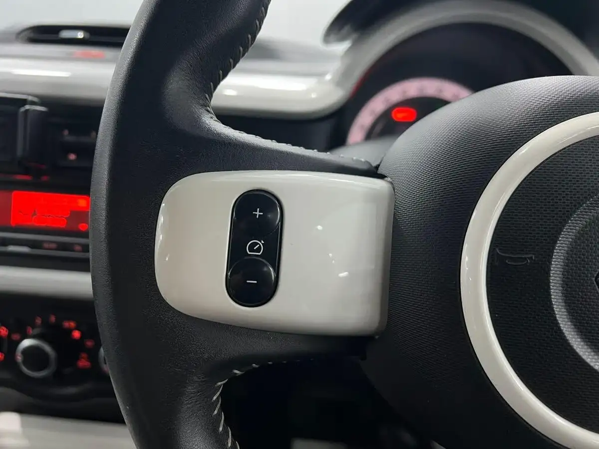 2015-renault-twingo-09-tce-dynamique-energy-ss-big-39