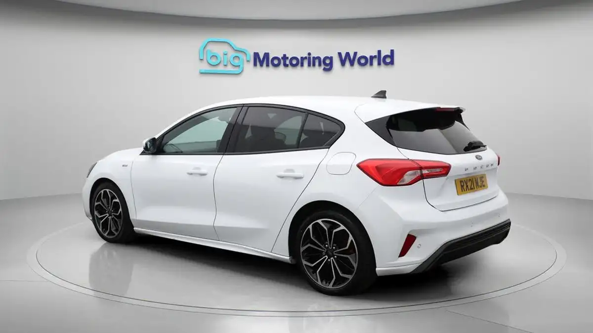 2020-ford-focus-20-st-line-x-hatchback-big-5