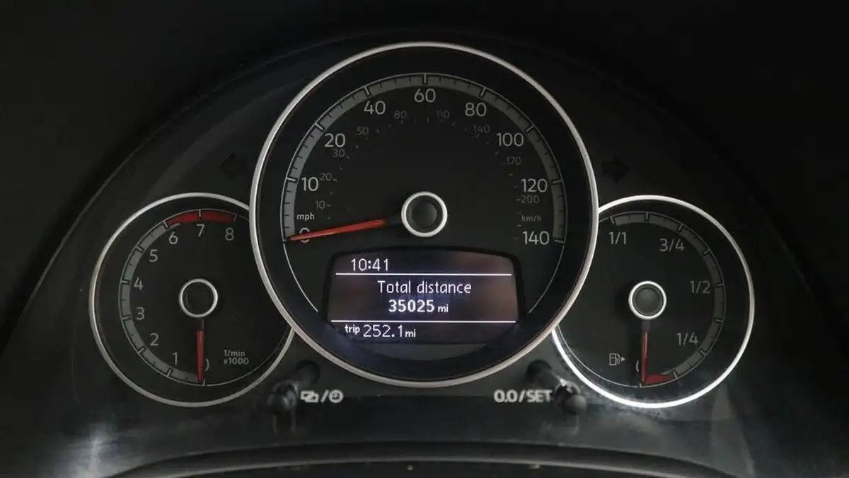 2019-volkswagen-up-10-move-up-ss-3d-big-10