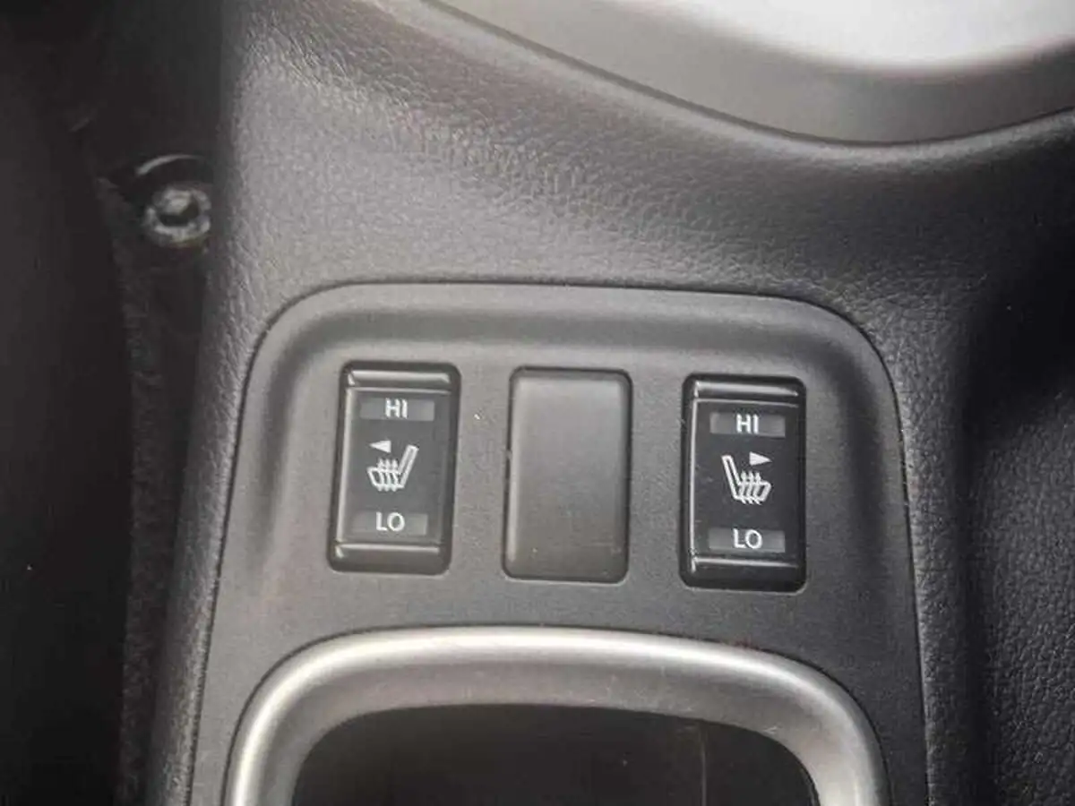2019-nissan-navara-23dci-tt-n-guard-8-navileathersunroof-auto-big-21