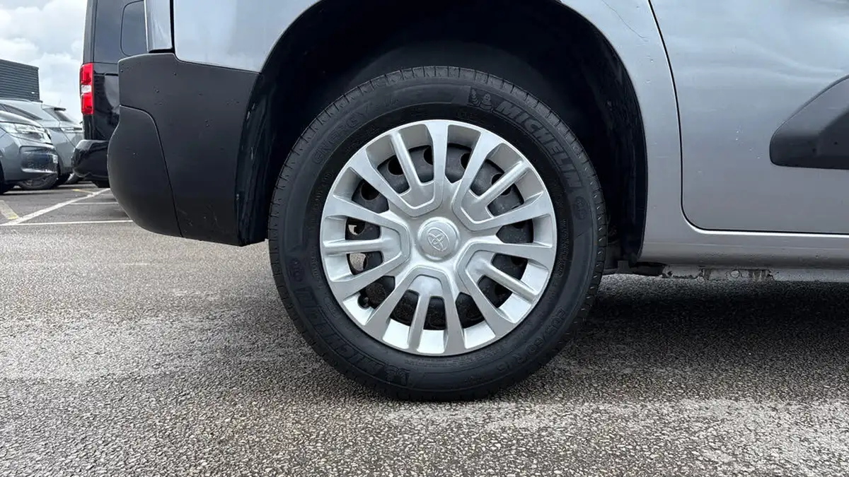 2021-toyota-proace-city-15d-icon-100hpeu6dt-e-l1-big-15