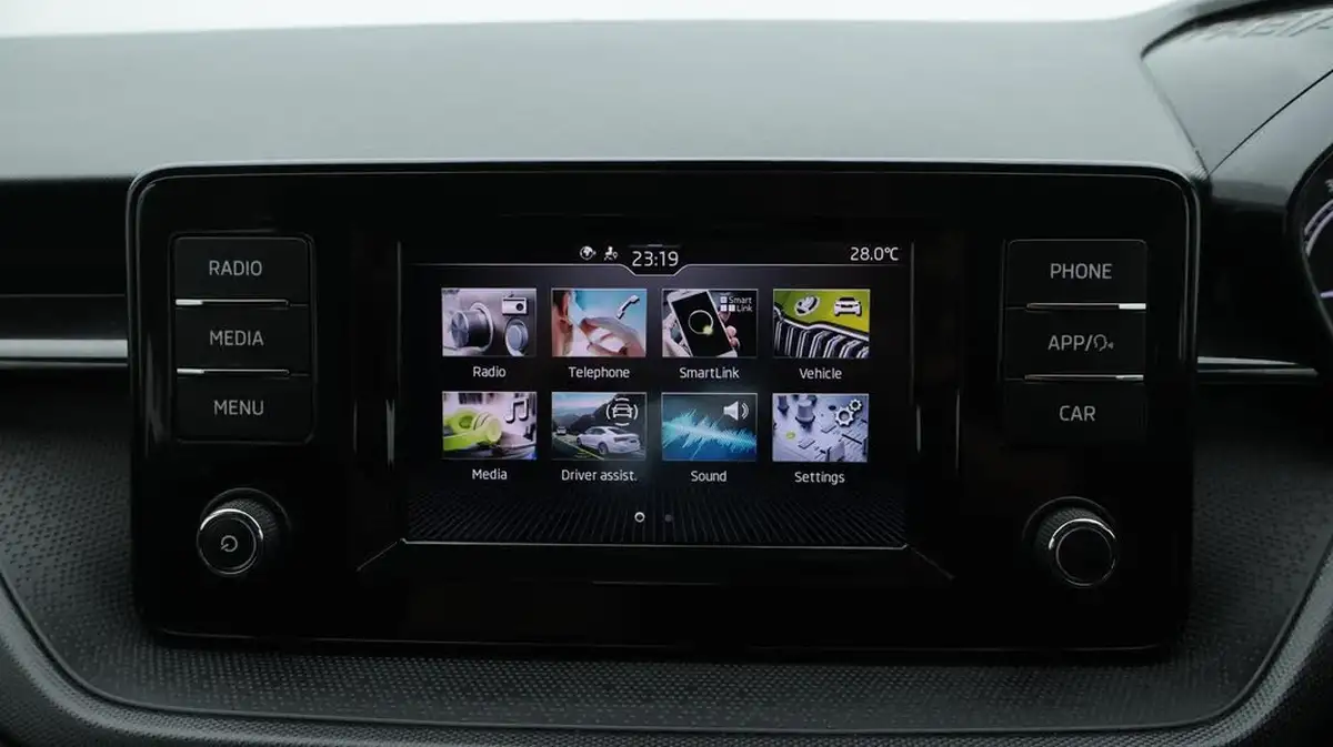 2022-skoda-fabia-10-mpi-se-comfort-big-11