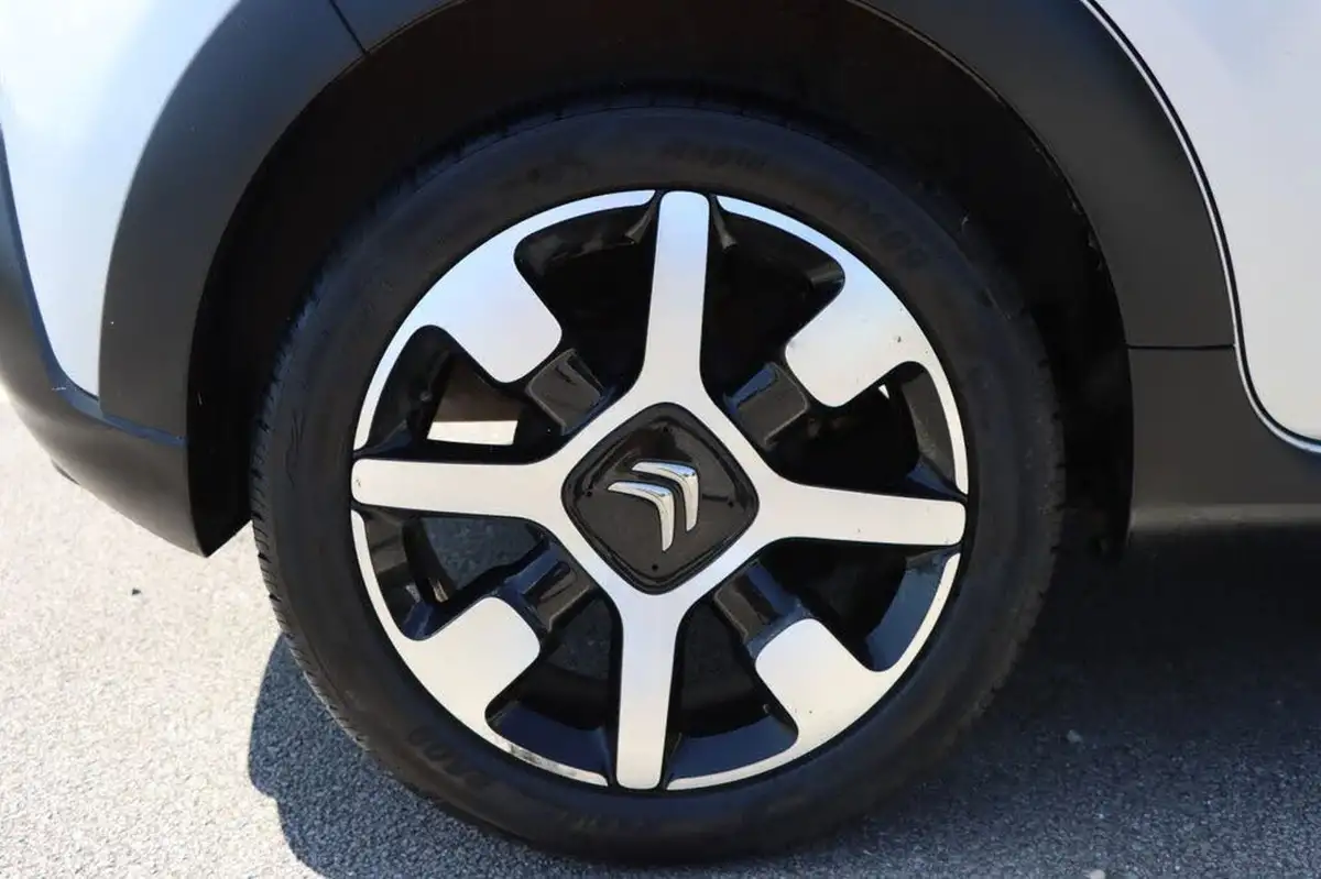2017-citroen-c3-12-puretech-flair-nav-edition-big-31