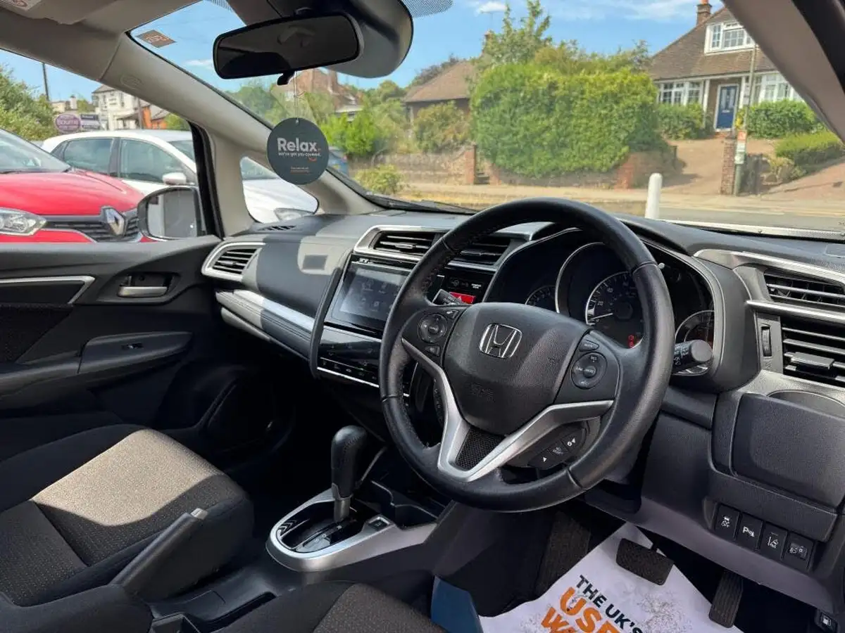 2016-honda-jazz-13-i-vtec-ex-navi-cvt-big-14