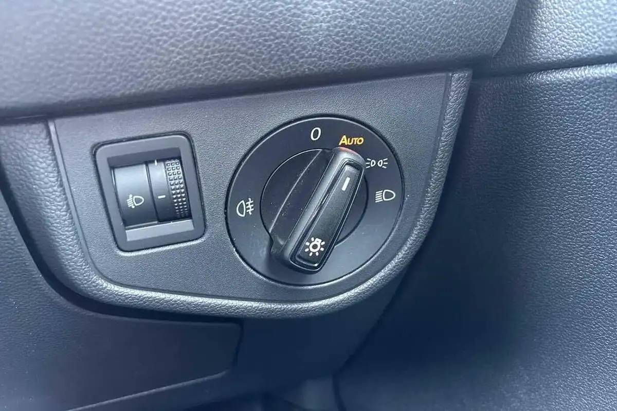 2024-volkswagen-polo-10-tsi-match-big-30