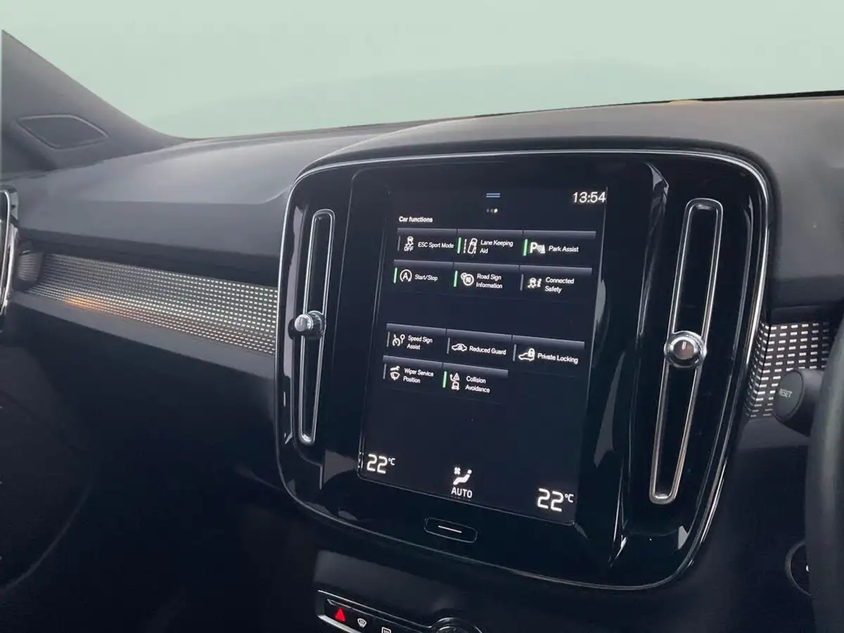 2022-volvo-xc40-15-t3-r-design-auto-big-27