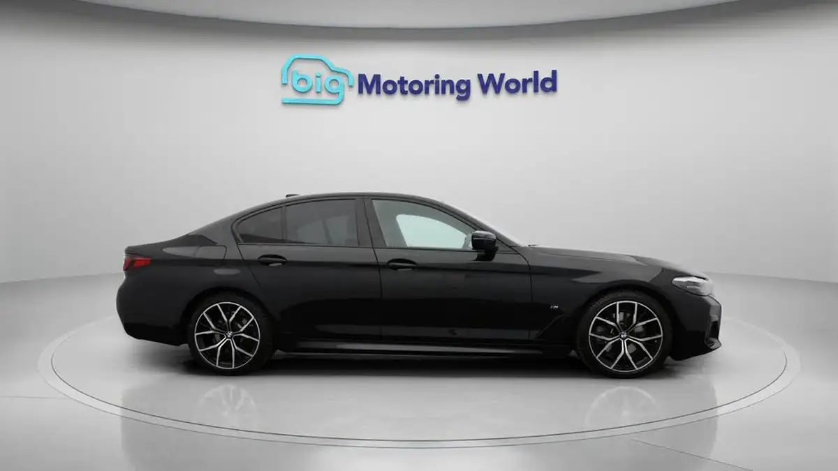 2021-bmw-5-series-20td-520d-m-sport-mht-saloon-4d-big-8
