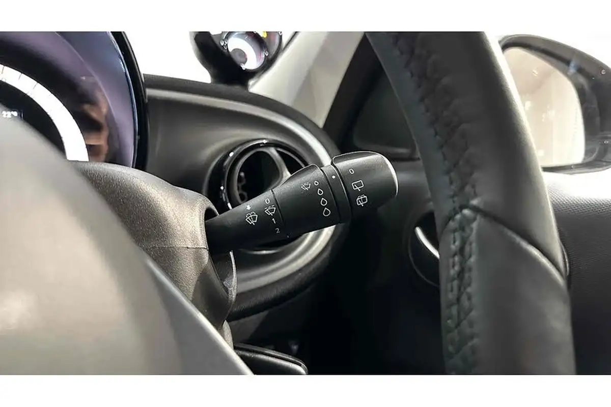 2021-smart-forfour-eq-premium-big-38