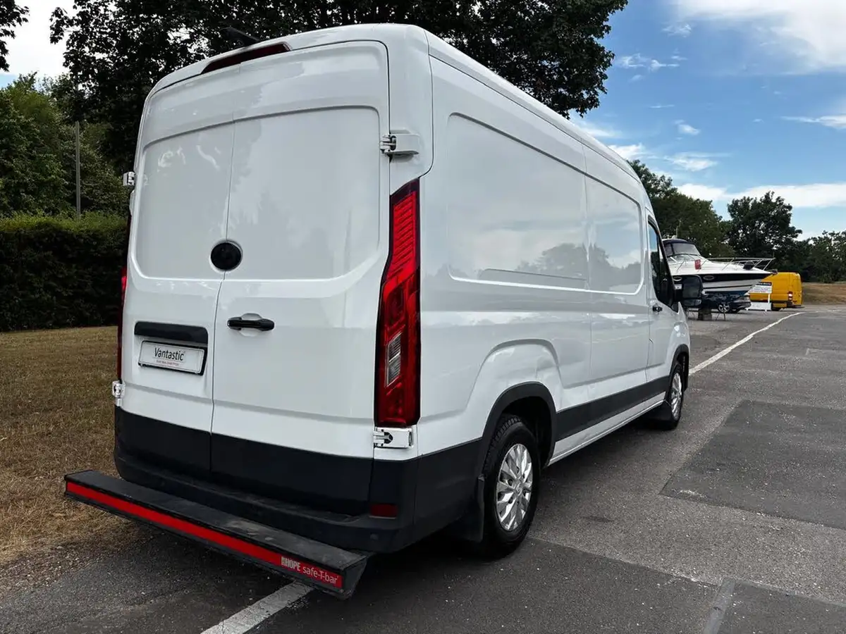 2022-maxus-e-deliver-9-e-lh-515kwh-big-8