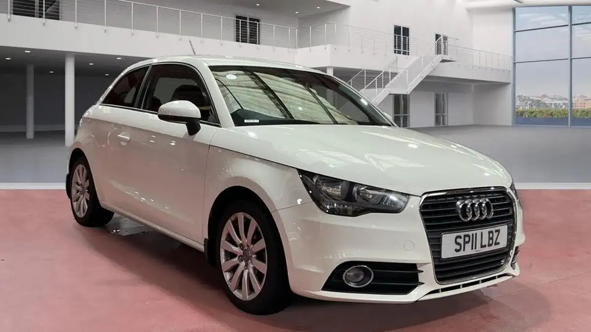 2011-audi-a1-12-sport-hatchback-3d-big-0
