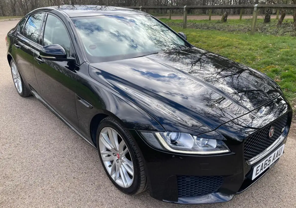 2015-jaguar-xf-30-s-big-0