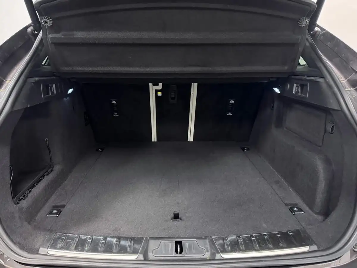 2022-jaguar-f-pace-20-d200-r-dynamic-black-big-11