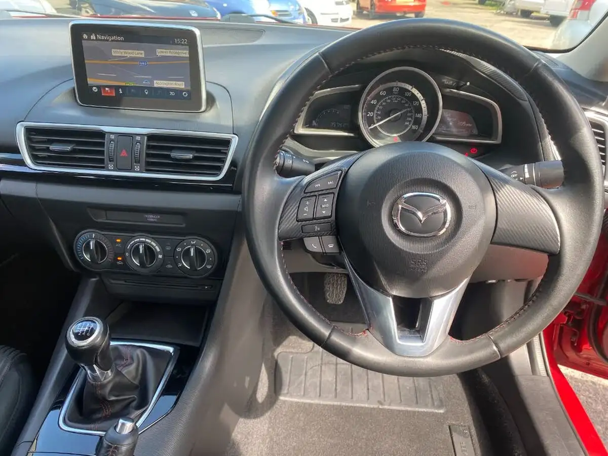 2014-mazda-mazda3-20-se-nav-fastback-4d-big-12