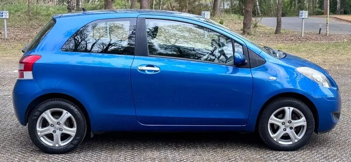 2010-toyota-yaris-10-tr-3d-big-7