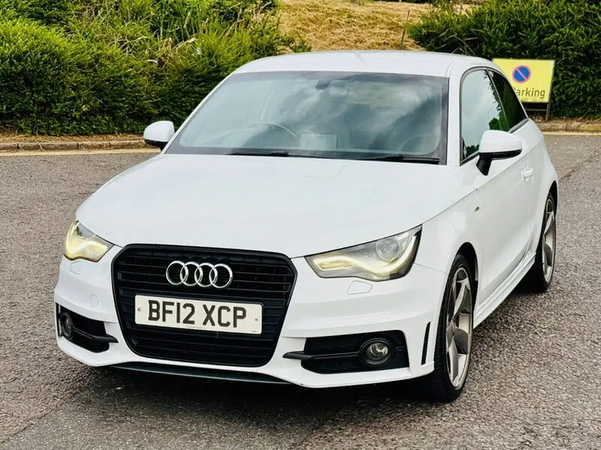 2012-audi-a1-20td-black-edition-big-19