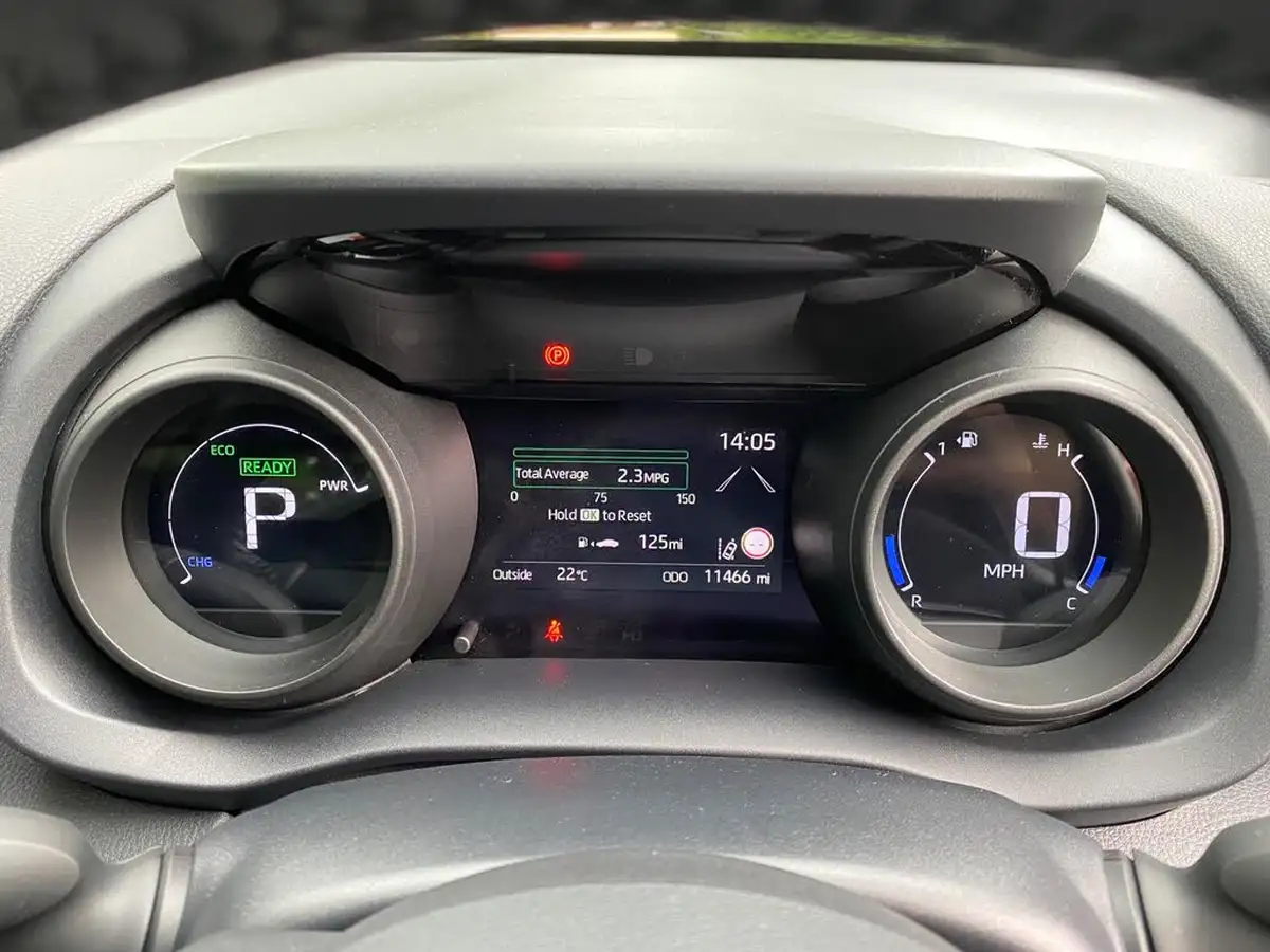 2022-toyota-yaris-15-vvt-i-design-big-24