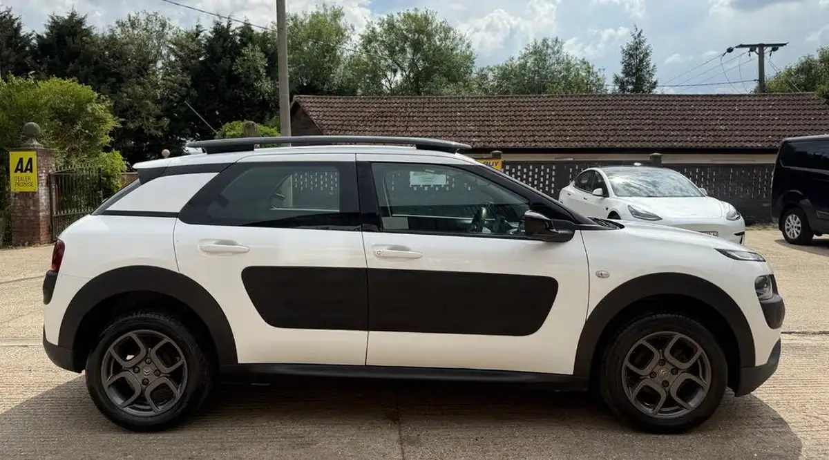 2017-citroen-c4-cactus-12-puretech-feel-82ps-big-9