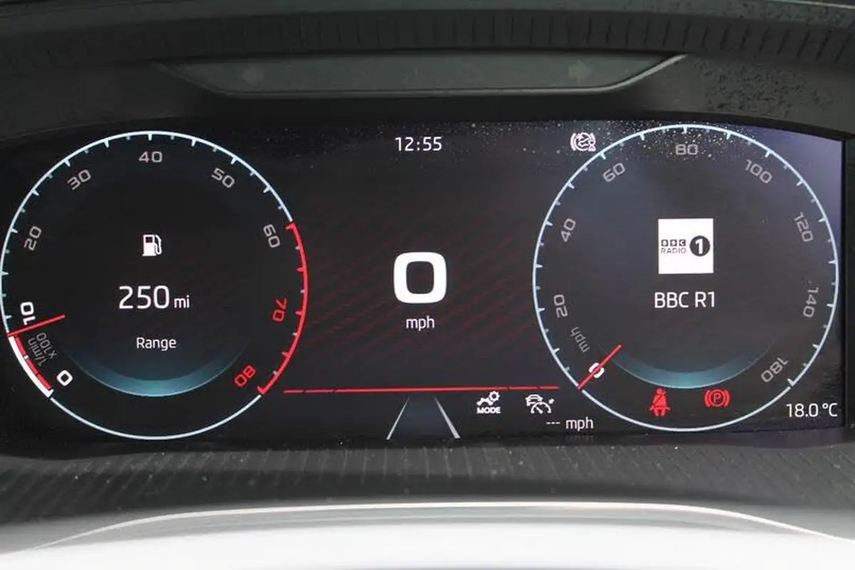2021-skoda-octavia-20-tsi-vrs-estate-big-20