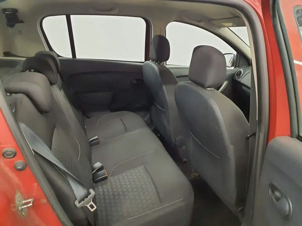 2013-dacia-sandero-12-laureate-big-8