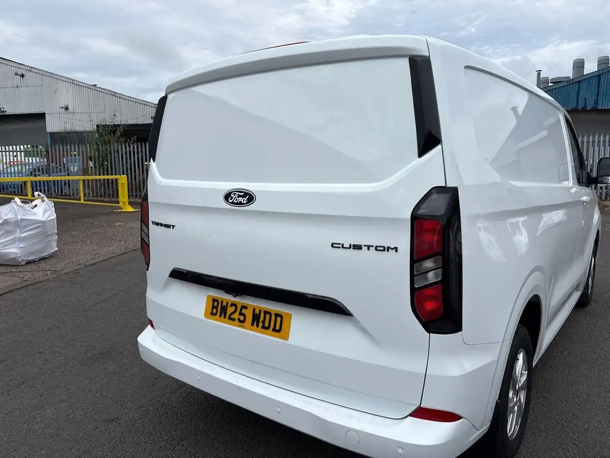 2025-ford-transit-custom-20tdci-280-l1h1-limited-136pseu6e-panel-van-1996cc-big-19