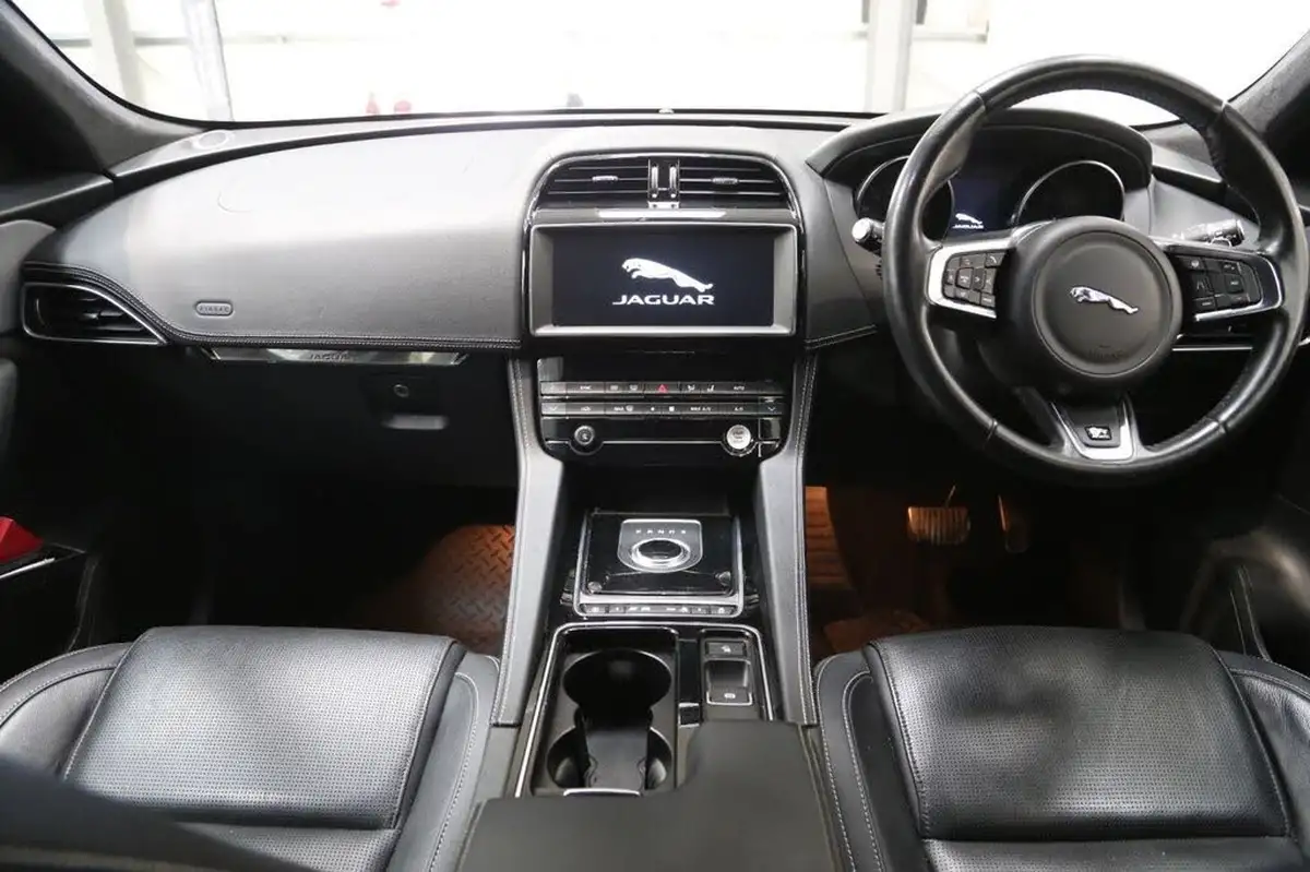 2018-jaguar-f-pace-20-i4d-r-sport-180ps-auto-big-43