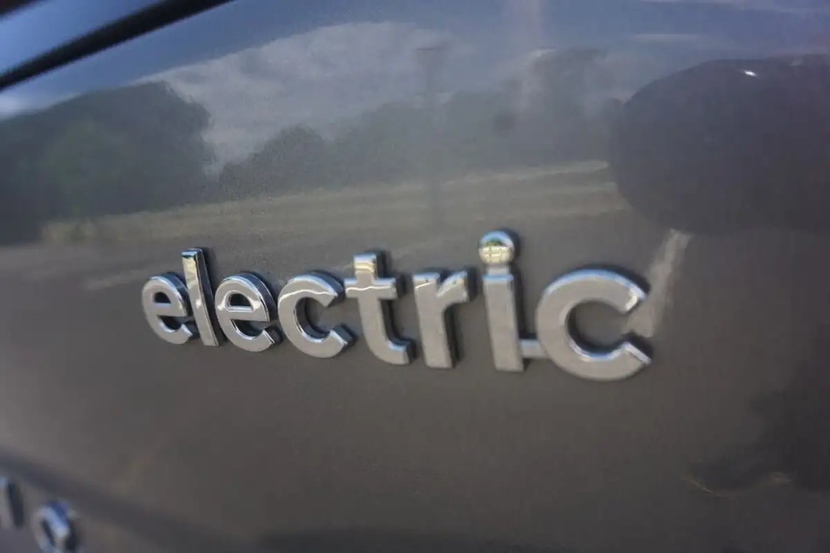 2022-hyundai-ioniq-e-premium-electric-big-15